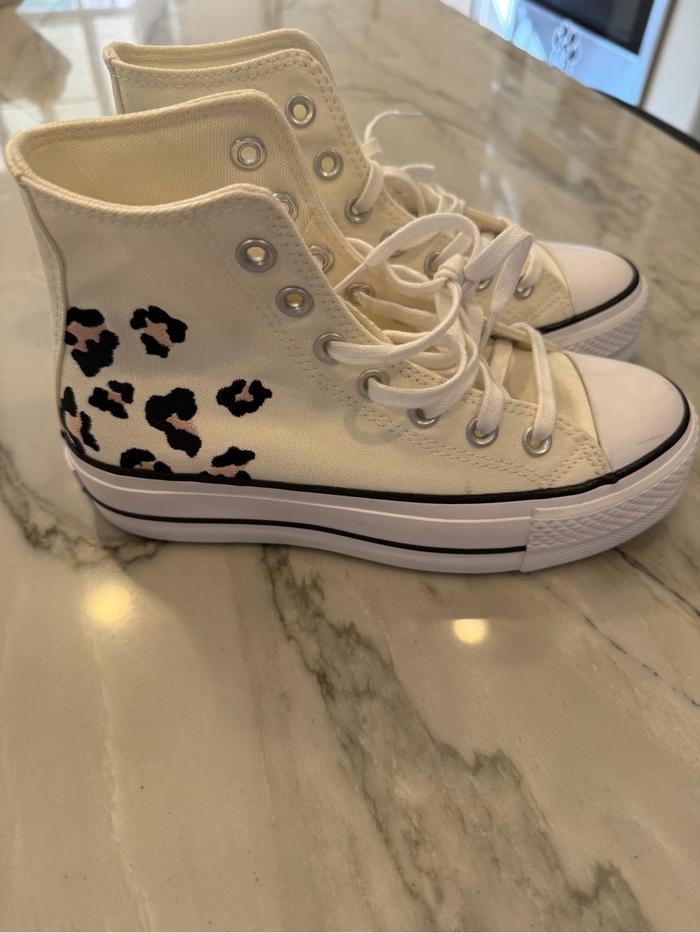 Converse Chuck Taylor All Star Platform Low Top - Cream with Leopard Print